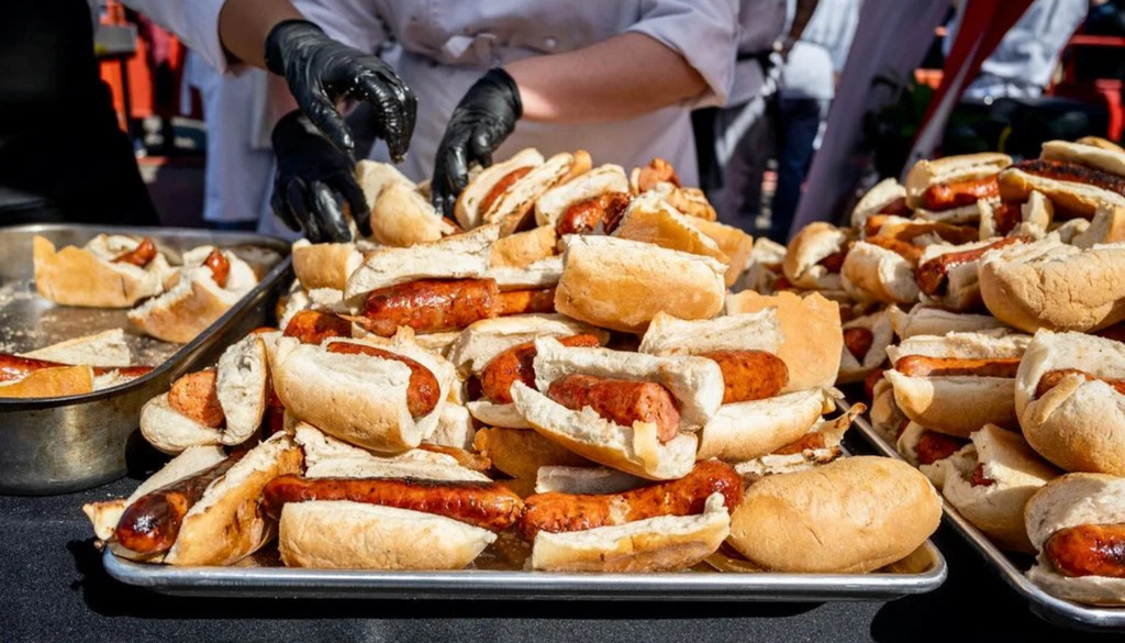 La Fiesta de la Longaniza se tomará la Plaza de Armas de Chillán este fin de semana. Crédito: Municipalidad de Chillán.