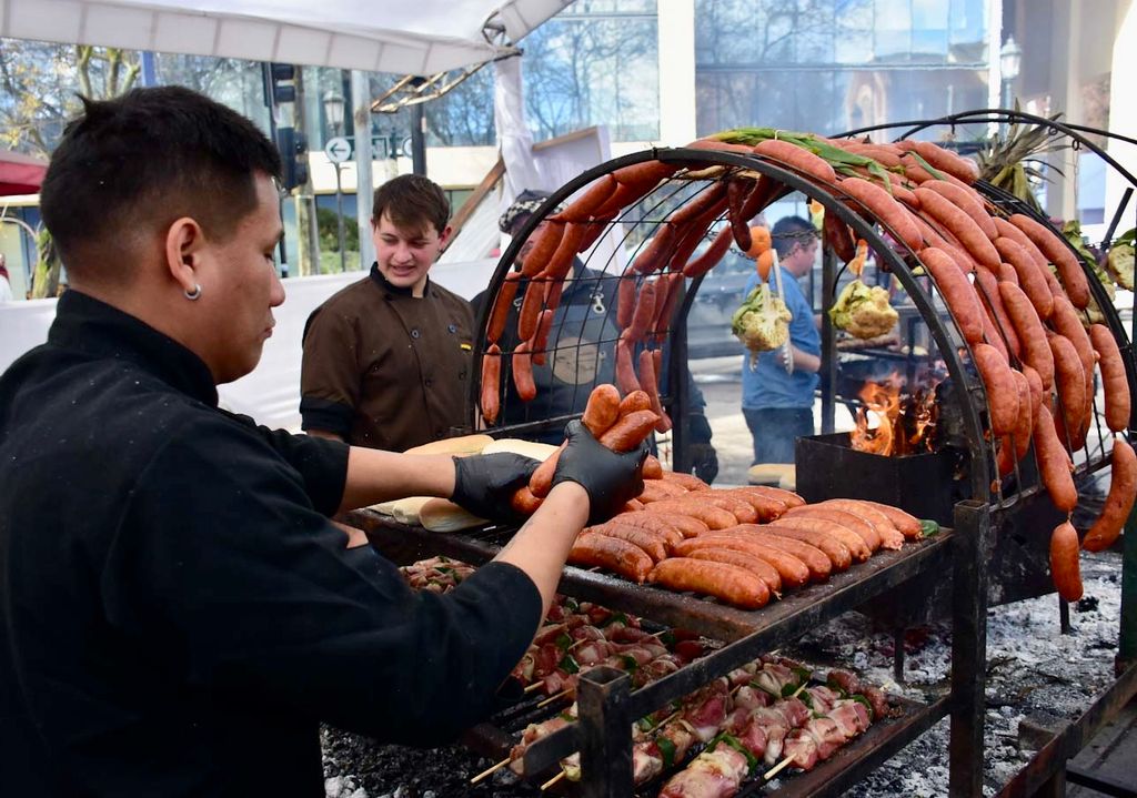 Preparaciones culinarias en la Fiesta del Chancho de Talca. Preparaciones culinarias en la Fiesta del Chancho de Talca.