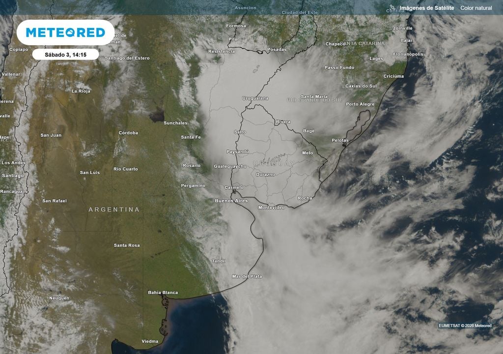 Imágenes de Satélite Sábado 3 de Octubre 14:15 h. Se vislumbra una mejora del tiempo en AMBA conforme el frente frío continúe avanzando hacia el noreste.