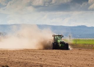 Seca atinge todas as regiões do Brasil: entenda os desafios urgentes para mitigar os impactos na agricultura