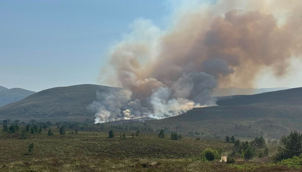 Incêndios florestais eclodiram no parque nacional Cairngorms, na Escócia, no mês passado. Foto: RSPB Scotland/PA
