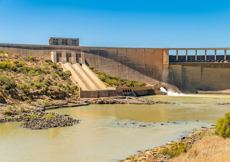 Represa; río; escasez de agua Represa; río; escasez de agua