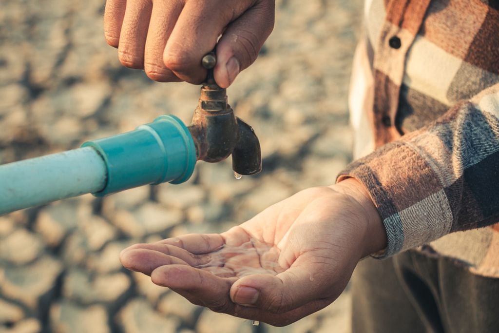 Les arrêtés de restrictions d'usage de l'eau se multiplient partout en France Les arrêtés de restrictions d'usage de l'eau se multiplient partout en France