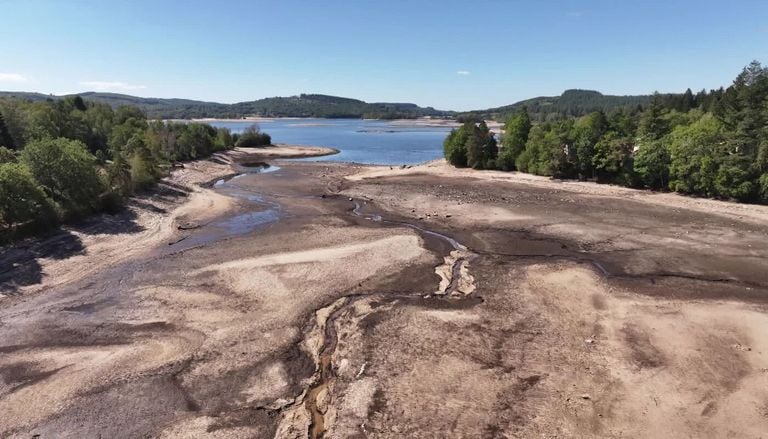 S&eacute;cheresse : les vestiges de villages engloutis ressurgissent face &agrave; la baisse exceptionnelle de certains lacs