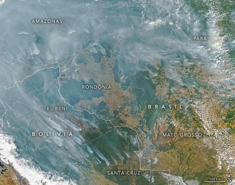 Imagen de la selva amazónica con incendios y penachos de humos. NASA