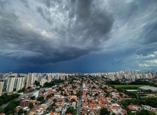 Sem frente e com ciclone, Brasil tem 22 estados sob alerta de chuvas intensas nesta quinta,18