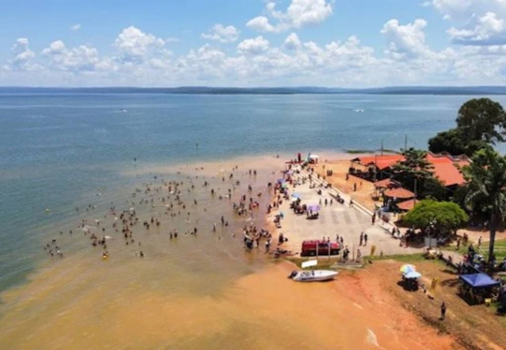Praia Mar de Minas, ou conhecida como prainha, da Represa Três Marias (MG). Crédito: Alessandro Silva/Divulgação.