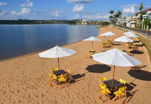 Sem mar, mas com praias: conhe&ccedil;a 5 praias de &aacute;gua doce em MG com paisagens de tirar o f&ocirc;lego