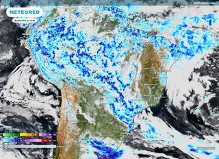 Sem ZCAS, as chuvas diminuem no Sudeste e aumentam no Sul do Brasil com risco de tempestades