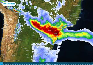 Semana começa com frente fria e potencial de chuva de quase 200 mm em 48h