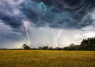 Semana começa com retorno das chuvas e do risco de tempestades para o centro-sul do Brasil: 6 estados em alerta