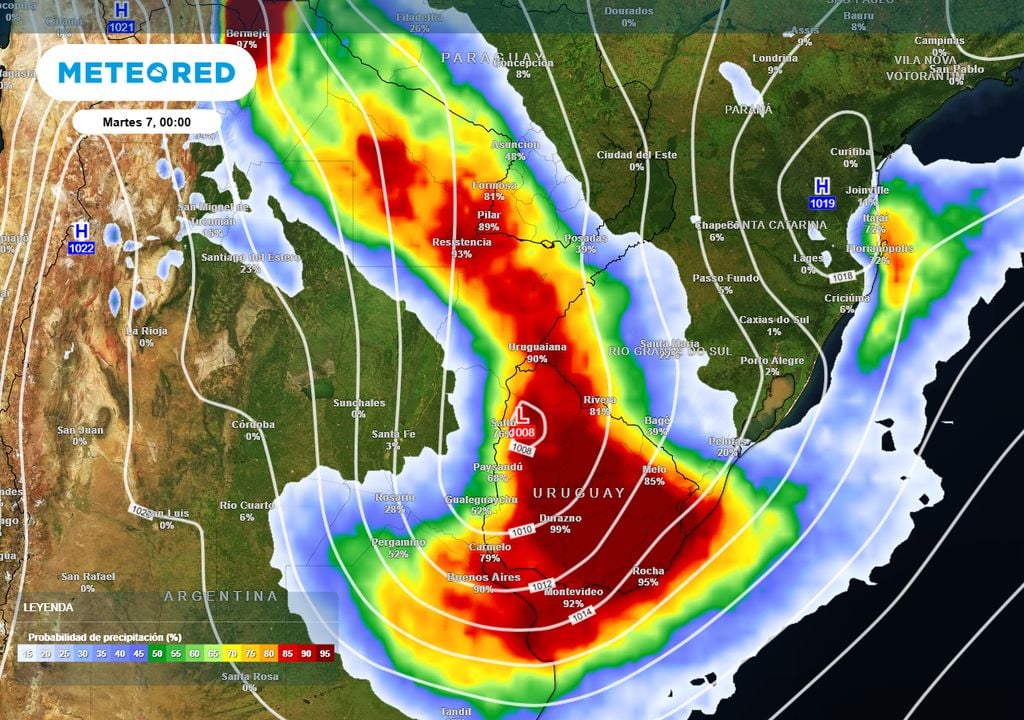 La formación de un centro de bajas presiones, que alcanzará su madurez en la noche del lunes, serpa el responsable de precipitaciones intensas y fuertes ráfagas.
