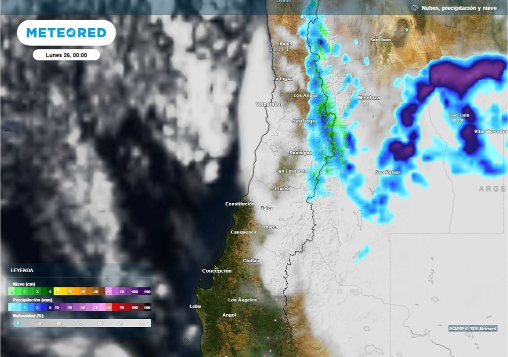Durante la jornada del lunes persistirán los efectos de la baja segregada, favoreciendo abundante nubosidad y precipitaciones débiles en la zona central.