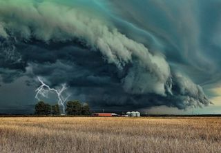 Semana inicia e termina sob alertas severos na Região Sul: volumes podem ultrapassar 200 mm; confira a previsão