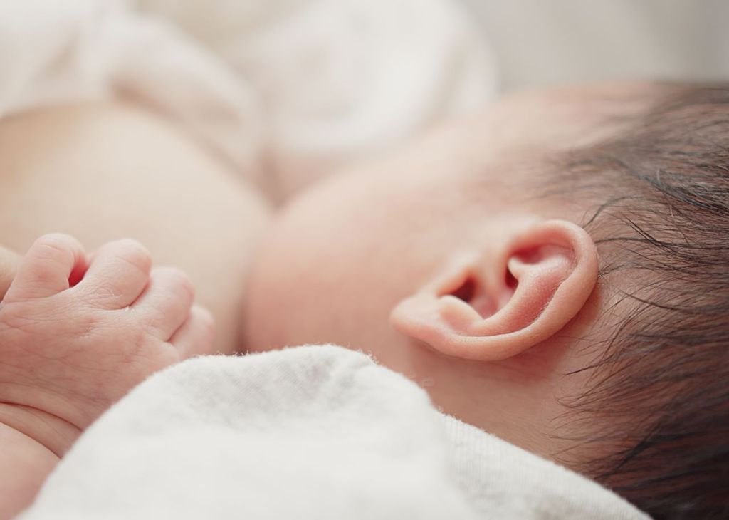 Con la lactancia materna se fomenta también un vínculo inmejorable, entre mamá y bebé. Con la lactancia materna se fomenta también un vínculo inmejorable, entre mamá y bebé.