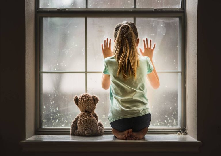 Menina à janela Menina à janela