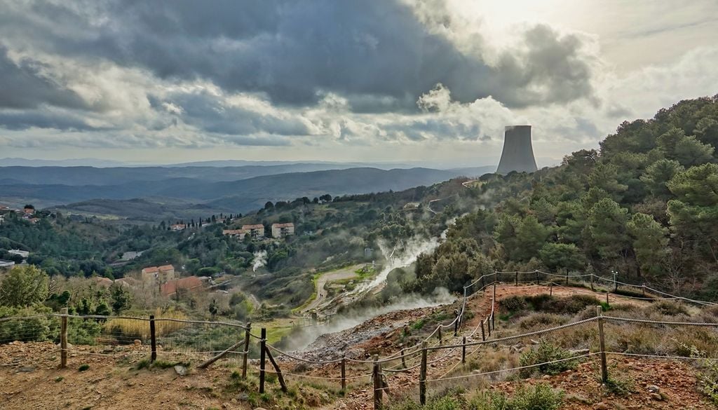 Emissioni dal sottosuolo nell'area di Larderello, in Toscana.