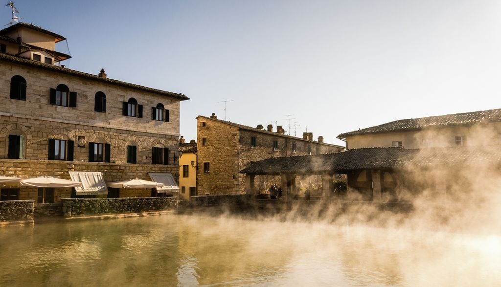 Acque termali nel pieno centro storico di Bagno Vignoni, frazione del comune italiano di San Quirico d'Orcia, nella provincia di Siena.