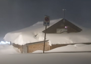 Sembra un paesaggio norvegese, ma siamo in Sicilia: il ciclone Harry scarica metri di neve sull'Etna