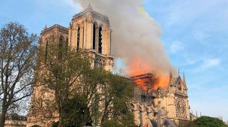 Señales satelitales del incendio de la catedral de Notre Dame en París