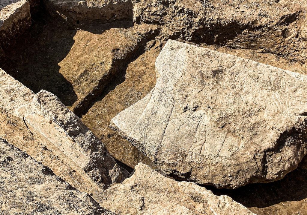 Fragment des entdeckten Reliefs.