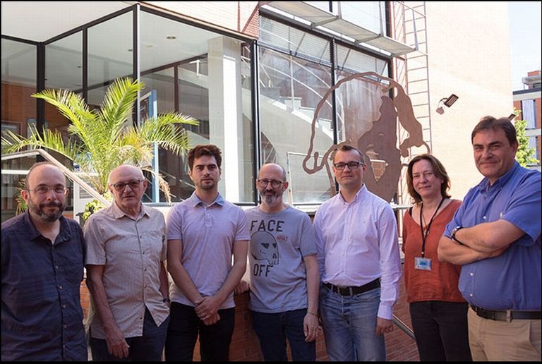 Los investigadores del grupo en Micro y Nanotecnologías de la UPC, de izquierda a derecha, Manel Domínguez, Luis Castañer, Sergi Gorreta; Vicente Jiménez; Lukasz Kowalski; Gema López y Santiago Silvestre. Crédito foto: UPC Los investigadores del grupo en Micro y Nanotecnologías de la UPC, de izquierda a derecha, Manel Domínguez, Luis Castañer, Sergi Gorreta; Vicente Jiménez; Lukasz Kowalski; Gema López y Santiago Silvestre. Crédito foto: UPC