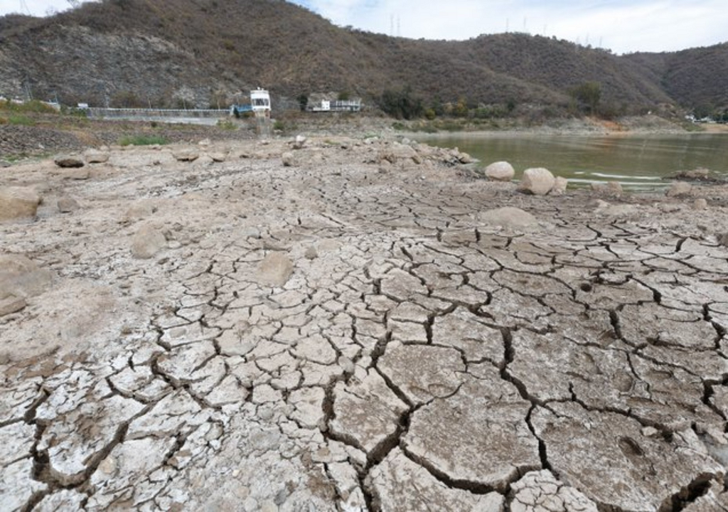 Sistema Cutzamala en alerta por bajos niveles