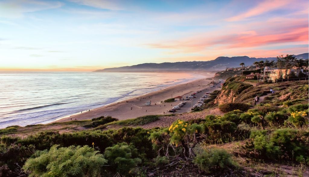 A faixa de areia de muitas praias da costa da Califórnia está a tornar-se mais estreita