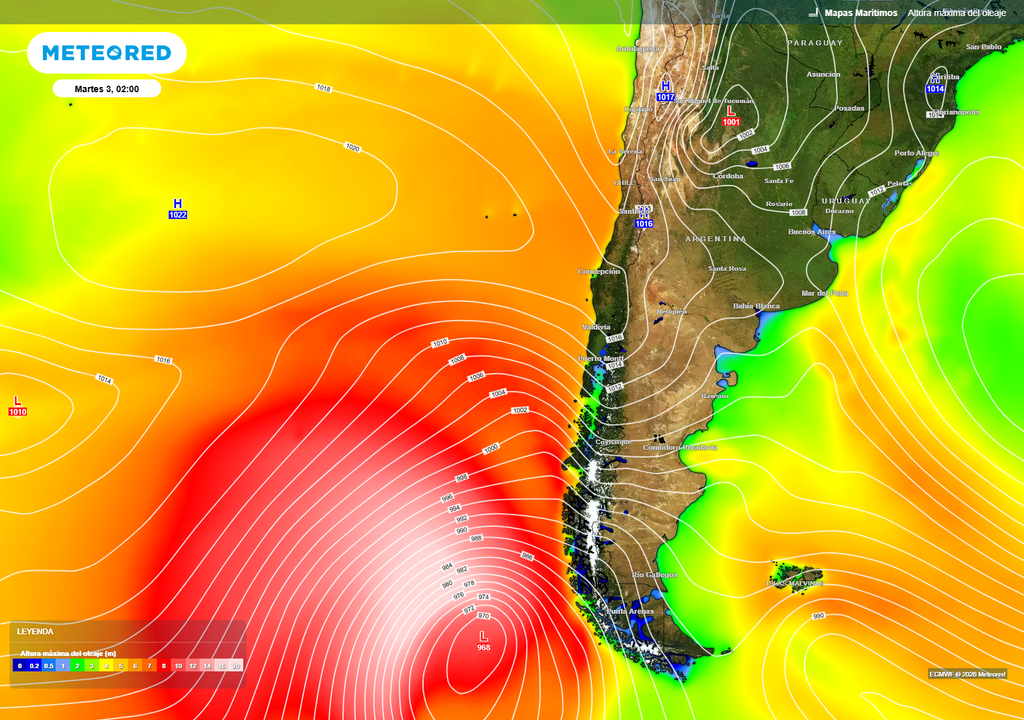 Intenso gradiente de presión frente a la zona centro-sur impulsa oleaje desde el suroeste hacia la costa chilena, asociado al paso de un sistema frontal en el sur. Las mayores alturas se proyectan mar adentro, con impacto progresivo en el litoral.