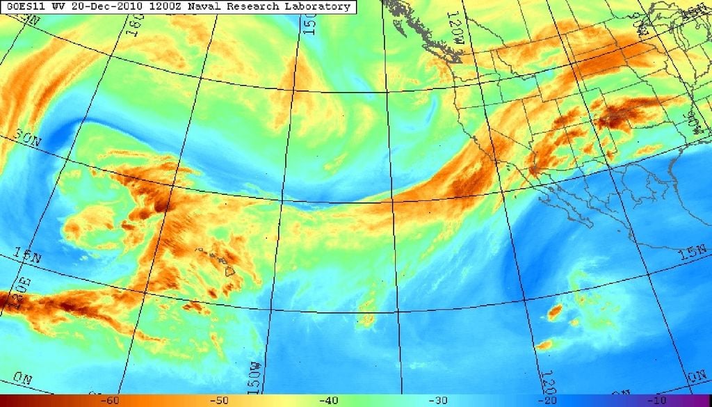 Rio atmosférico Rios atmosféricos transportam grandes quantidades de vapor de água dos subtrópicos para latitudes mais elevadas. Imagem: United States Naval Research Laboratory, domínio público