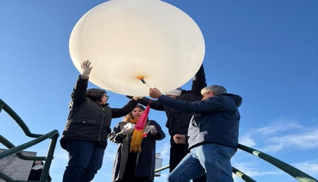 Balões atmosféricos As radiossondas lançadas em Évora permitiram acompanhar a evolução da humidade e do vento em altitude durante vários episódios de rios atmosféricos. Foto: UÉvora
