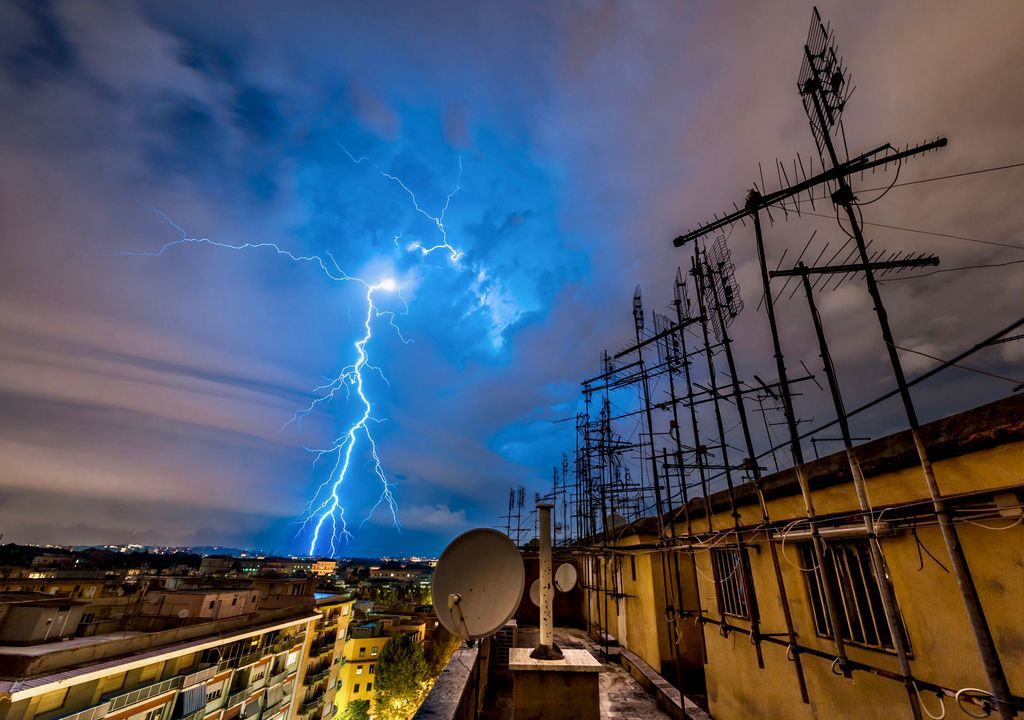 In foto: temporale notturno su Roma