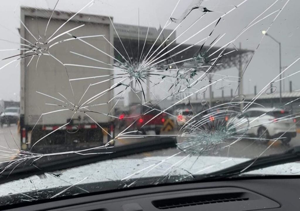 Parabrisas roto por granizada; Ciudad Acuña Parabrisas roto por granizada; Ciudad Acuña