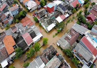 Severas inundaciones en la ciudad indonesia de Bandar Lampung, se reportan personas desaparecidas