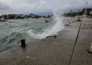 Ciclón tropical Lester toca tierra y provoca severo temporal en Guerrero