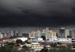 Sexta-feira (3) terá pancadas de chuva e tempestades em 11 estados; confira a previsão