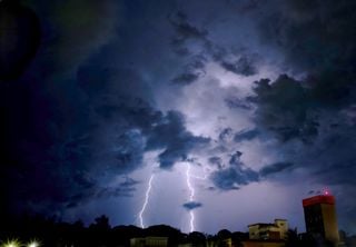 Sexta-feira com chuvas em todo o Brasil e alertas de tempestades em 11 estados