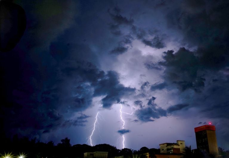Sexta-feira com chuvas em todo o Brasil e alertas de tempestades em 11 estados