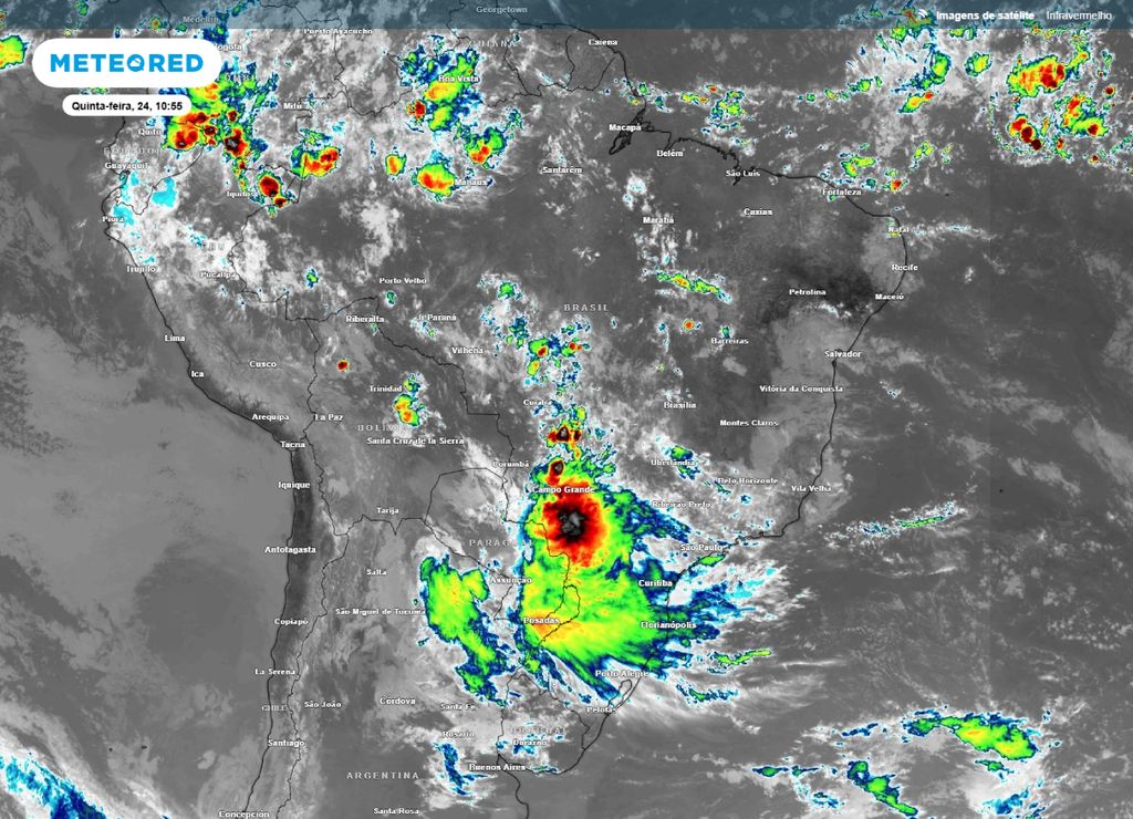 Imagem de satélite mostra instabilidade nesta manhã de quinta-feira (24) sobre o Centro-Oeste e Sul do Brasil. Imagem de satélite mostra instabilidade nesta manhã de quinta-feira (24) sobre o Centro-Oeste e Sul do Brasil.