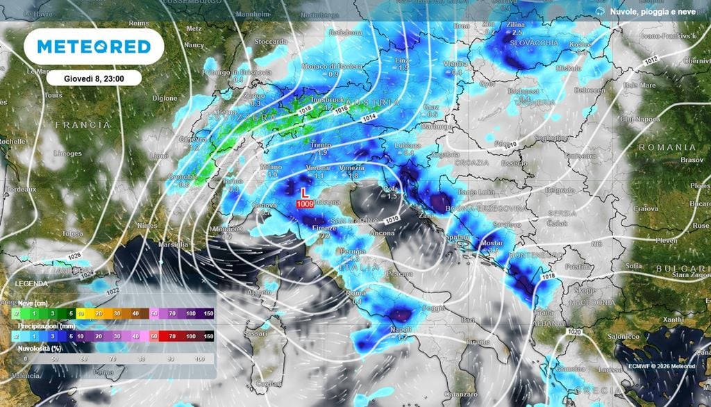 L’irrompere dell’aria fredda dal Nord Europa provocherà un abbassamento dello zero termico, più evidente proprio sull’area alpina, con il ritorno della neve sotto i 2000 metri.