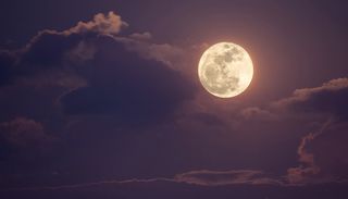 Si avvicina la Luna piena di ottobre 2026: a che ora si vedr&agrave; il plenilunio in Italia