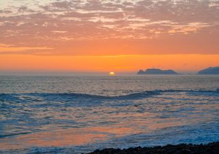 Si se alimenta de lluvia y de ríos de agua dulce, ¿por qué el mar es salado? 