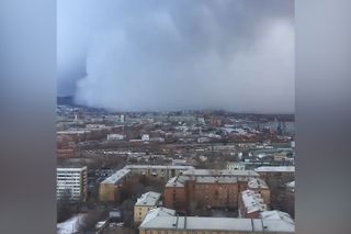 Siberia, un muro di neve avanza sulla città