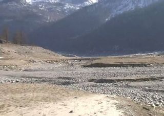 Grave siccità in Piemonte, si secca il lago di Ceresole: ecco le foto