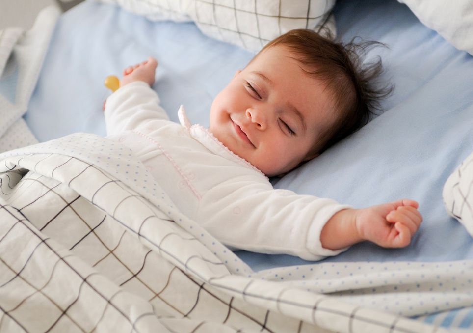 bebé durmiendo siesta bebé durmiendo siesta