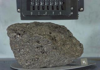 Signature composition of Moon rock type revealed