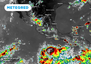 Siguen llegando ondas tropicales a México, generando lluvias muy fuertes.