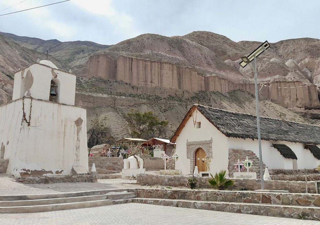 Iglesia de San Pedro de Esquiña. Iglesia de San Pedro de Esquiña.