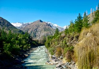 Siguiendo el curso del Río Maipo: una ruta entre viñedos, cascadas y montañas en la zona central de Chile