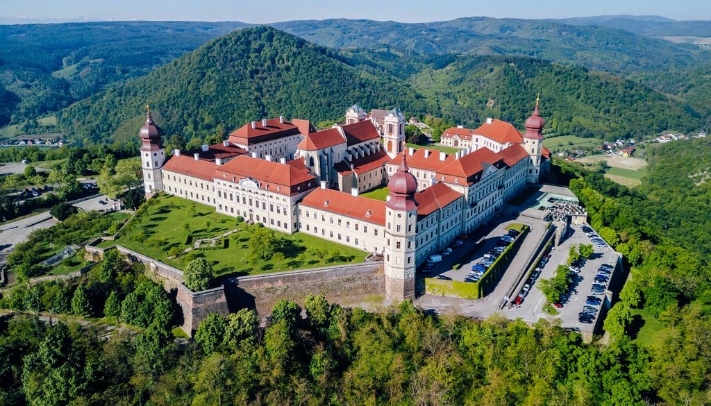 La abadía benedictina de Göttweig permite descubrir el valle del Danubio y la región vitivinícola de Wachau.